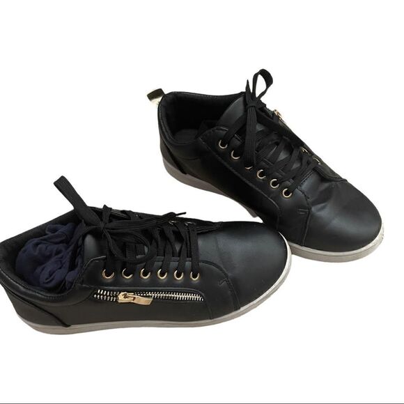 Size 9 Colloseum Black and Gold Sneakers - Picture 6 of 6